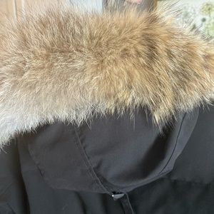 Additional Canada Goose Shelburne Paraka Photos.